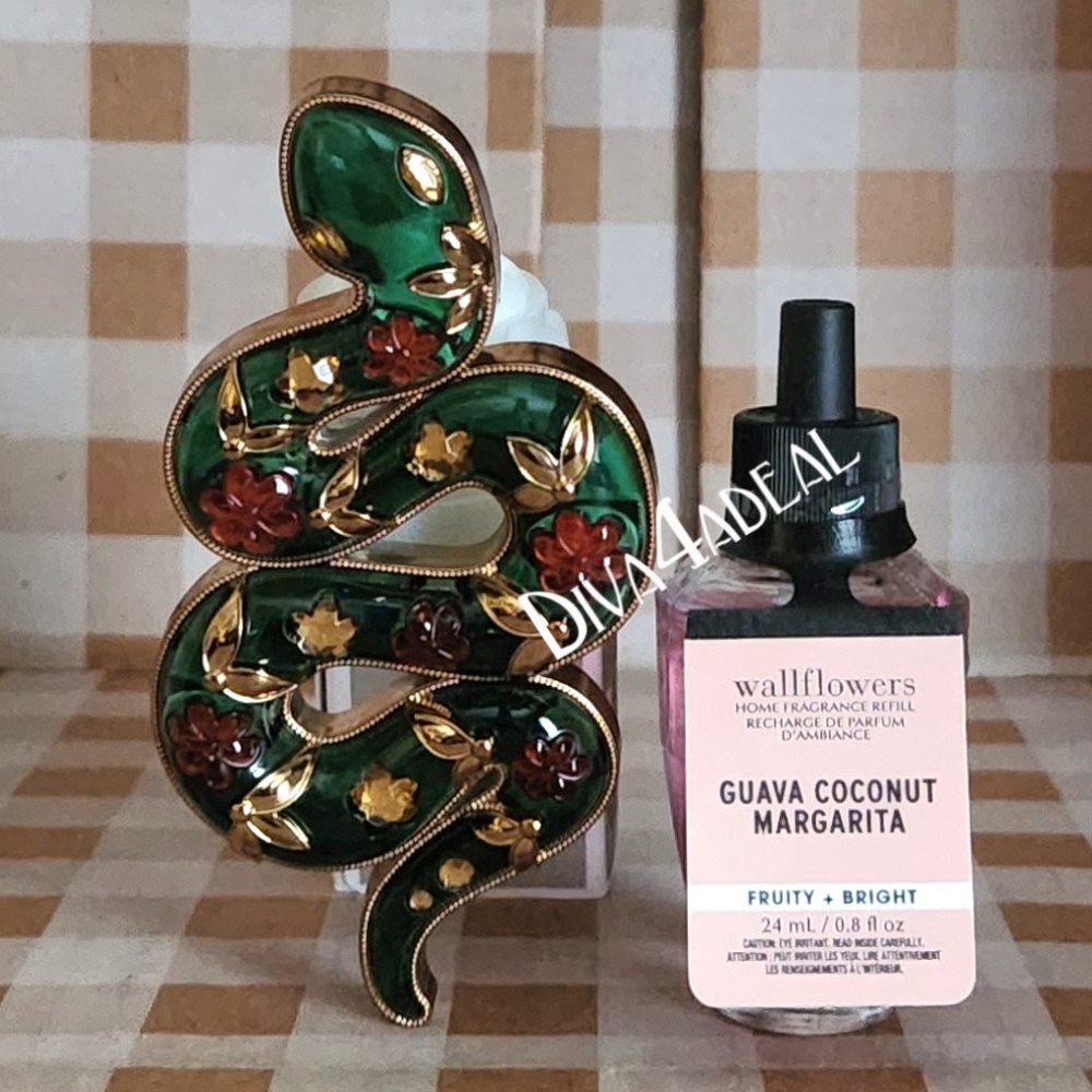 Bath & Body Works SNAKE NIGHTLIGHT Wallflower Plug & Refill Bundle